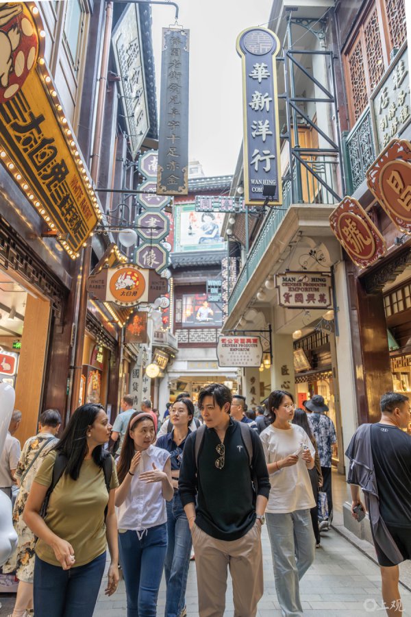 “CityWalk热”重塑着城市东谈主的眼神，也为城市更新打开想路