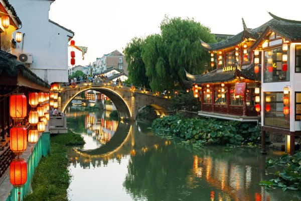 风景｜申城执续高温，夜游古镇觅风凉